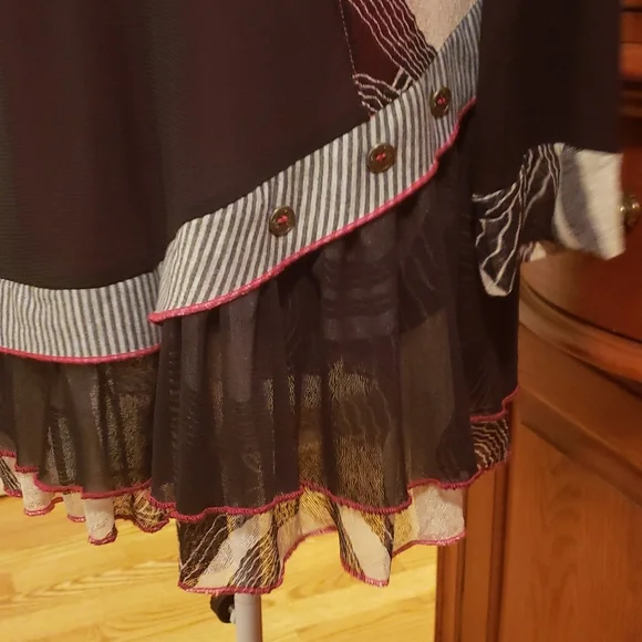 Abstract Top with Ruffle - Picture 3 of 6